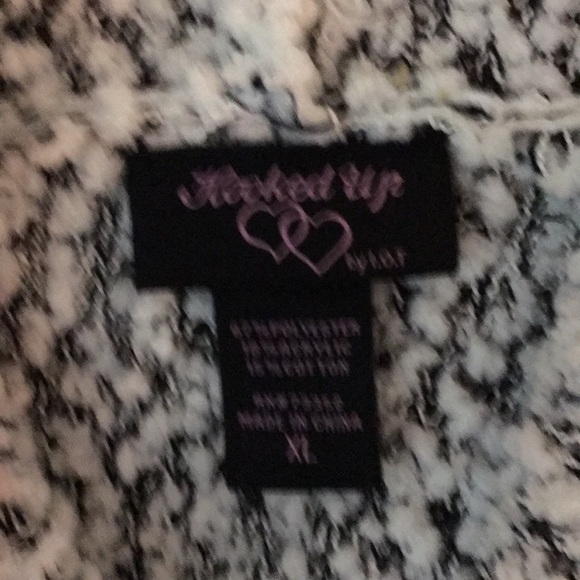 Cozy sweater with hood and strings long sleeve - Picture 2 of 3